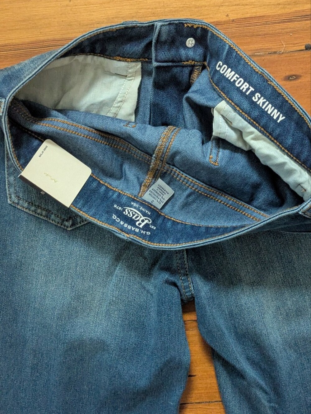 G.H. BASS & CO. SIZE - 2 Comfort Skinny Stretch Jeans in Medium Blue Wash - Picture 7 of 13